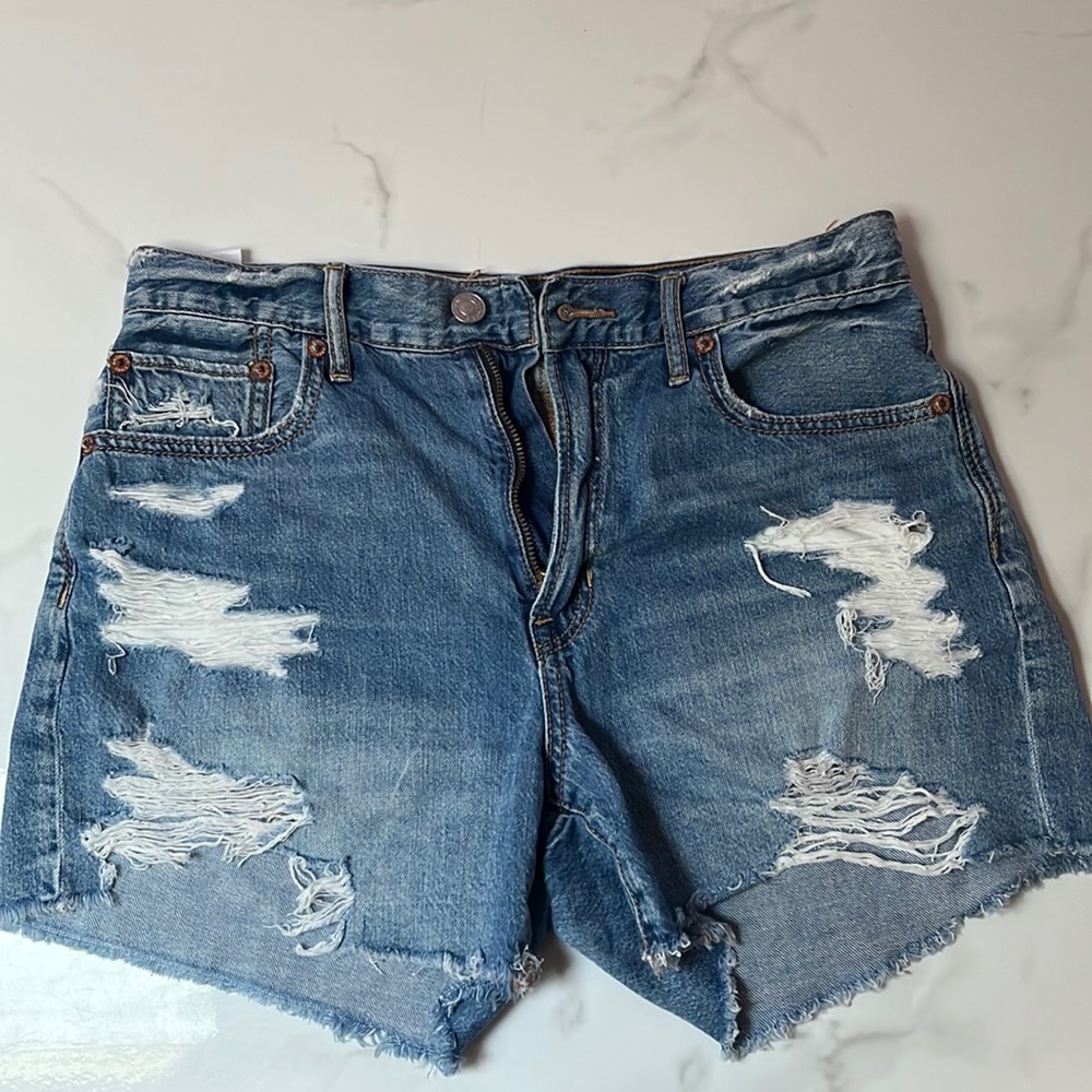 American eagle 90’s boyfriend short